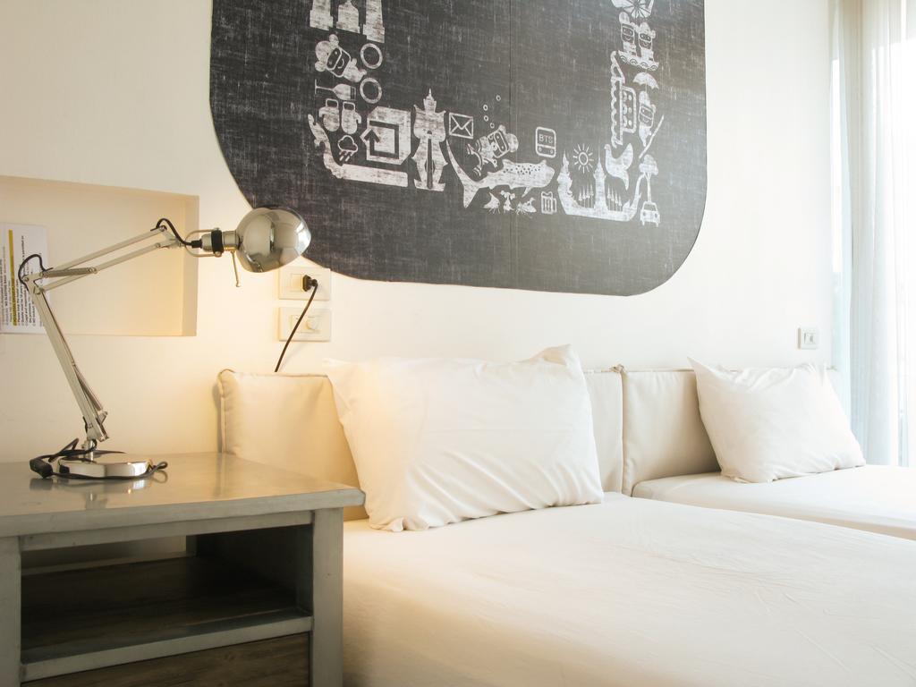 Refillnow! Hostel Bangkok Dış mekan fotoğraf